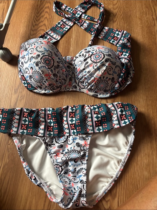 VENUS Other - VENUS White Floral Bikini with Teal & Coral Trim